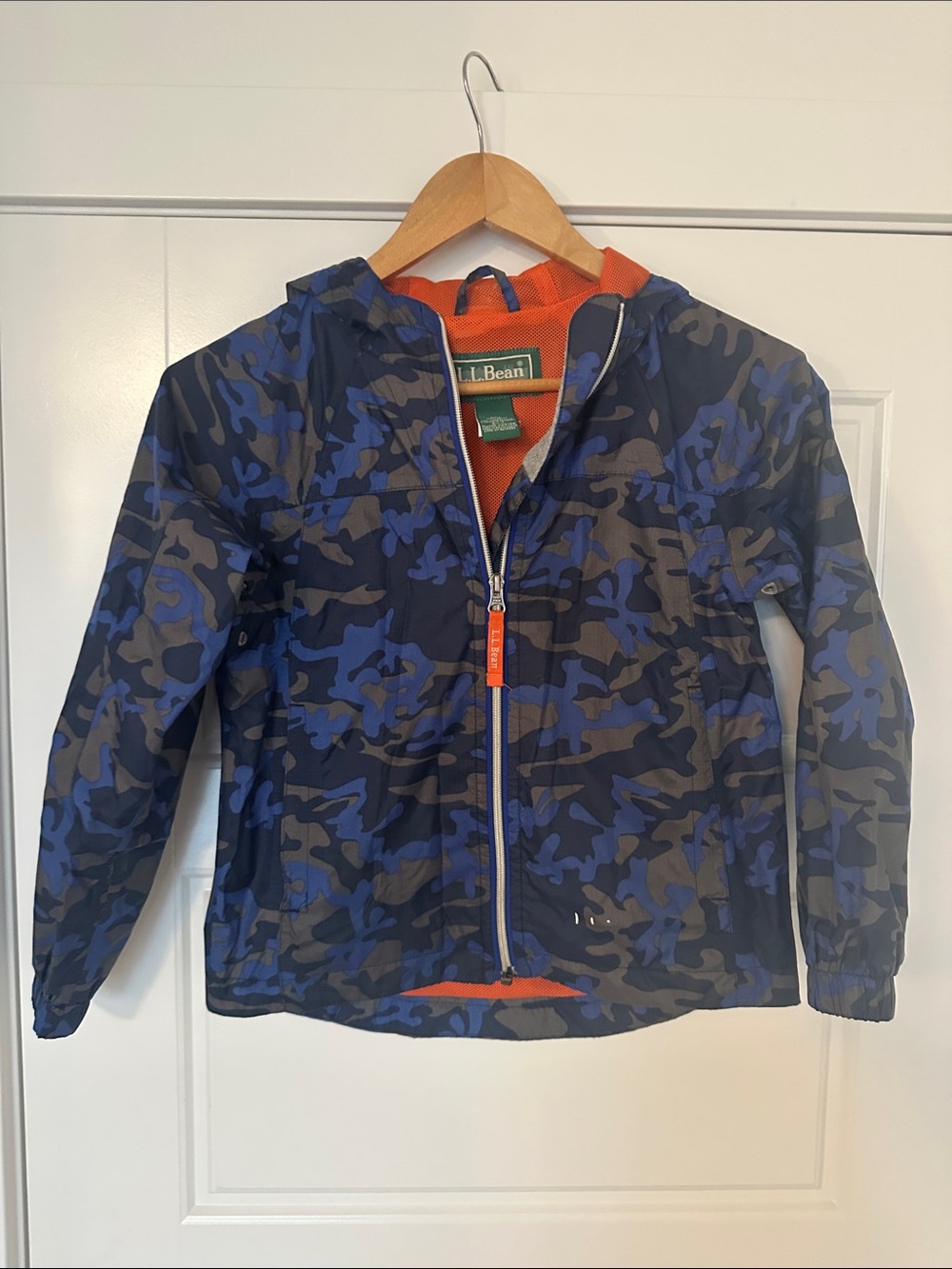 L.L. Bean Blue and Navy Camo Hooded Jacket with Orange mesh Lining boys size6-7